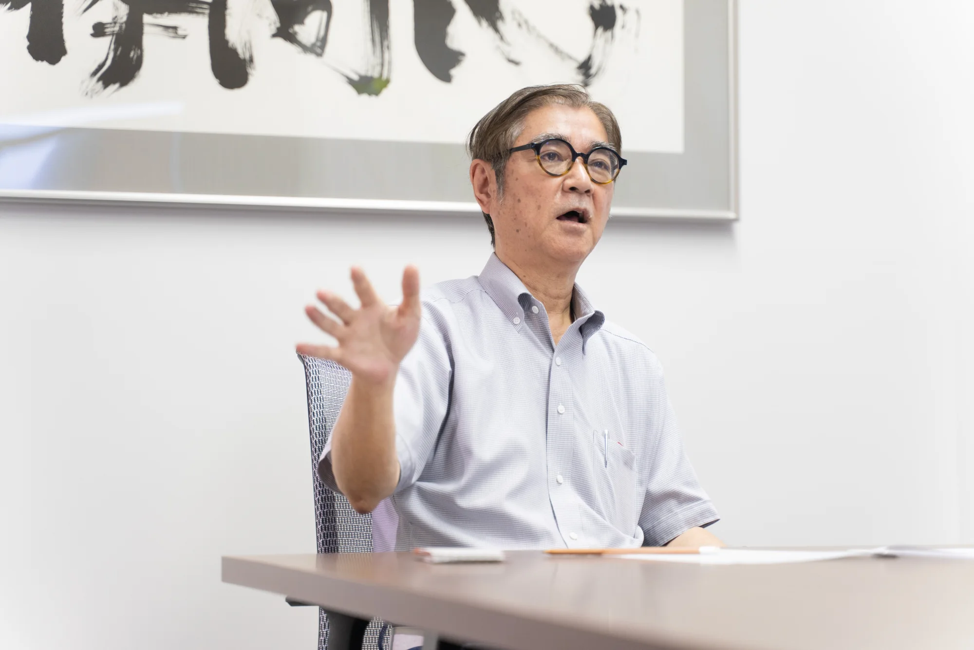 取材でKAFへの想いを語る代表取締役の小城雅弘